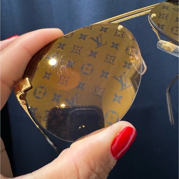 🧡Louis Vuitton Z1020W Gold Monogram Clockwise Sunglasses - Picture 5 of 14